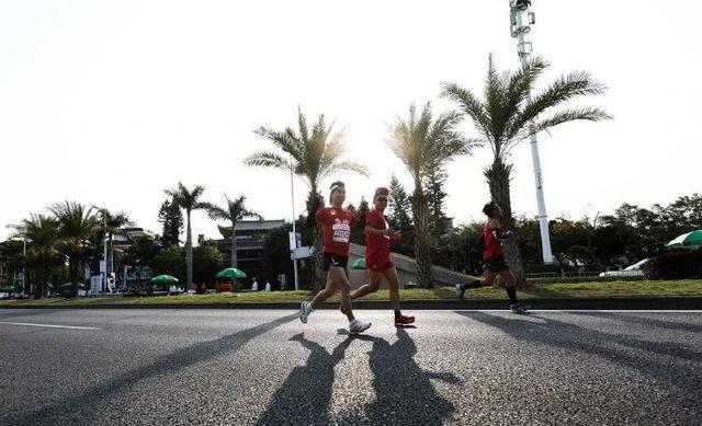 很少运动可以去跑马拉松吗，跑马拉松平时怎样锻炼