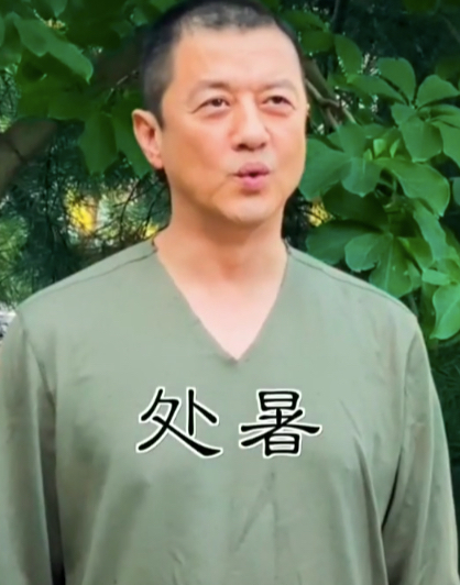 李亚鹏否认挖角李子柒团队，生意失败后走田园网红路线？有点尴尬