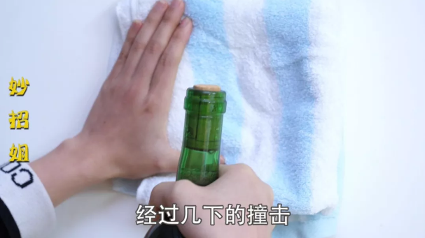 没有开瓶器,如何开红酒?