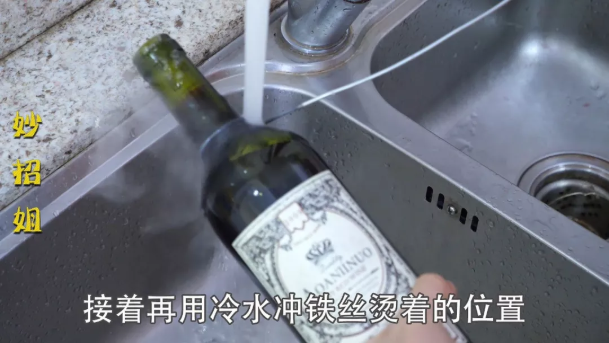 没有开瓶器,如何开红酒?