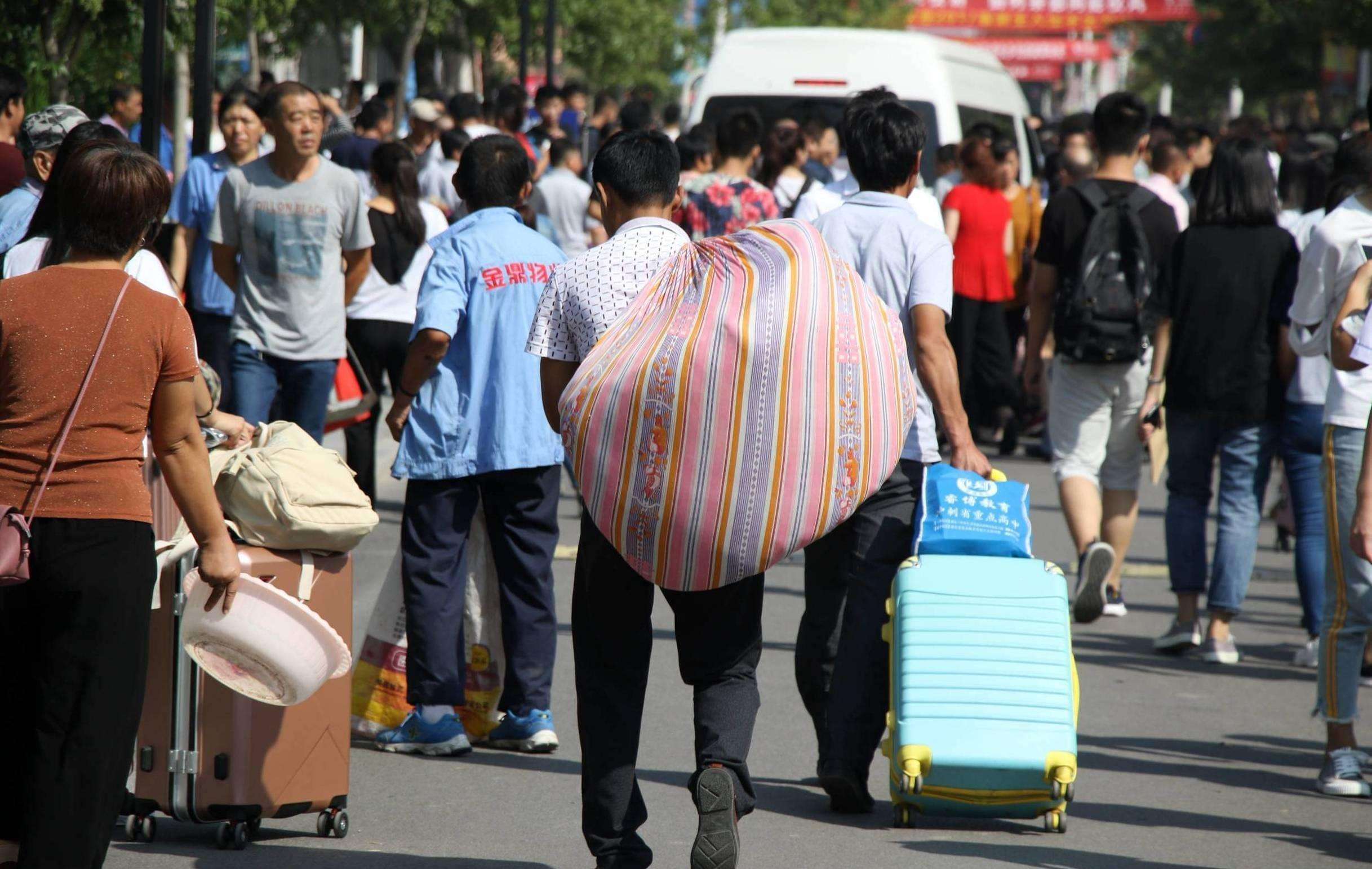 大一新生要带被子还是买学校的