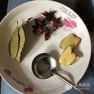 卤猪舌头的做法及配料