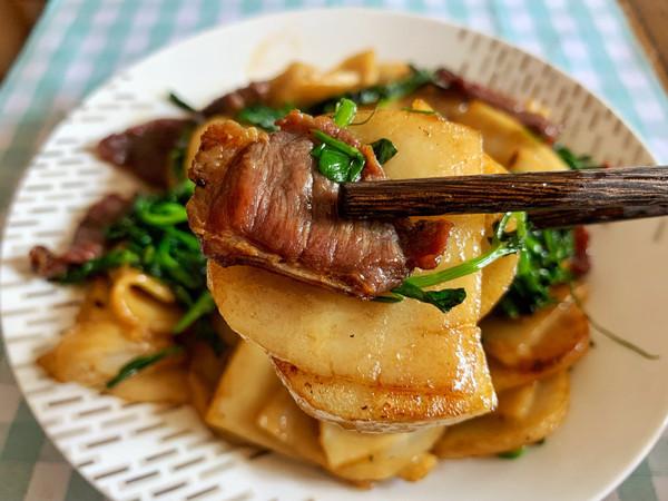 炒饵块的配料和制作方法