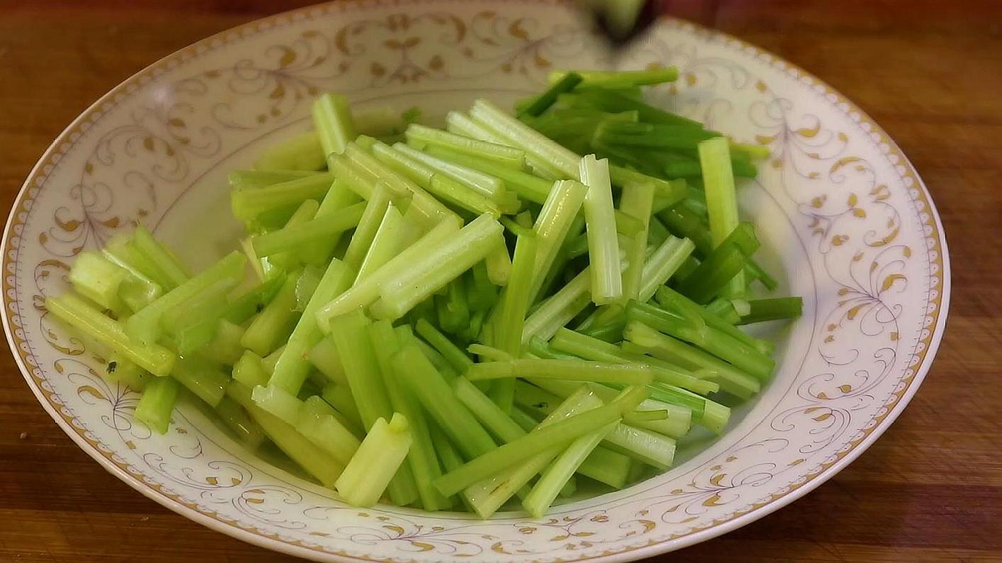 芹菜炒肉丝家常做法