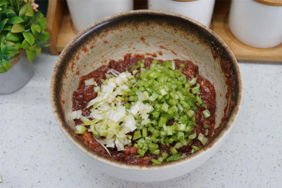 牛肉芹菜馅饺子的做法