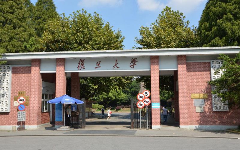 北京大学每年招收多少人？有哪些热门专业？