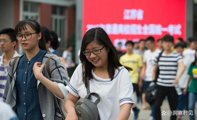 江苏省共有多少名大学生？主要分布在哪些城市？