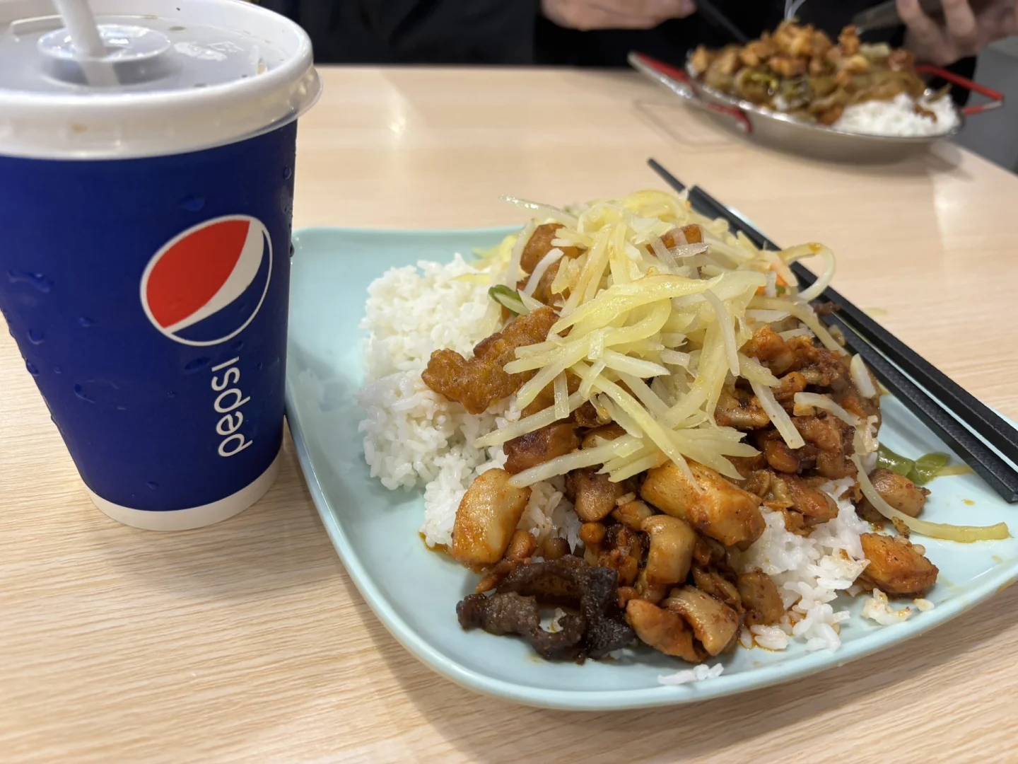 测评重庆邮电大学食堂之滨湖餐厅美食