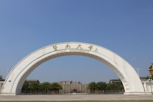 暨大学校在哪里