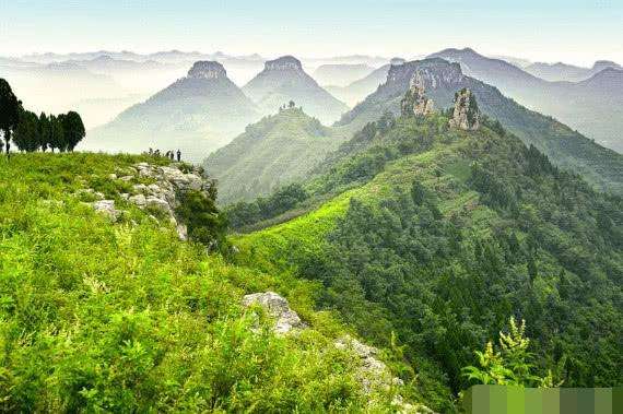 趣味下联：钟南山登中南山寿比南山；诚征上联