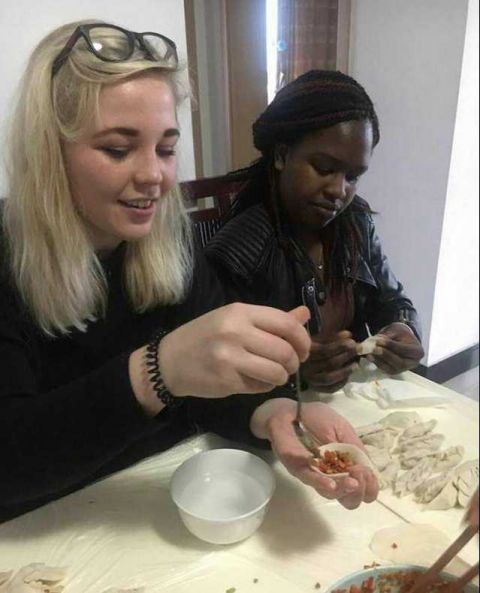 天哪！山区80后美女居然这样经营饺子馆，真是让人泪奔