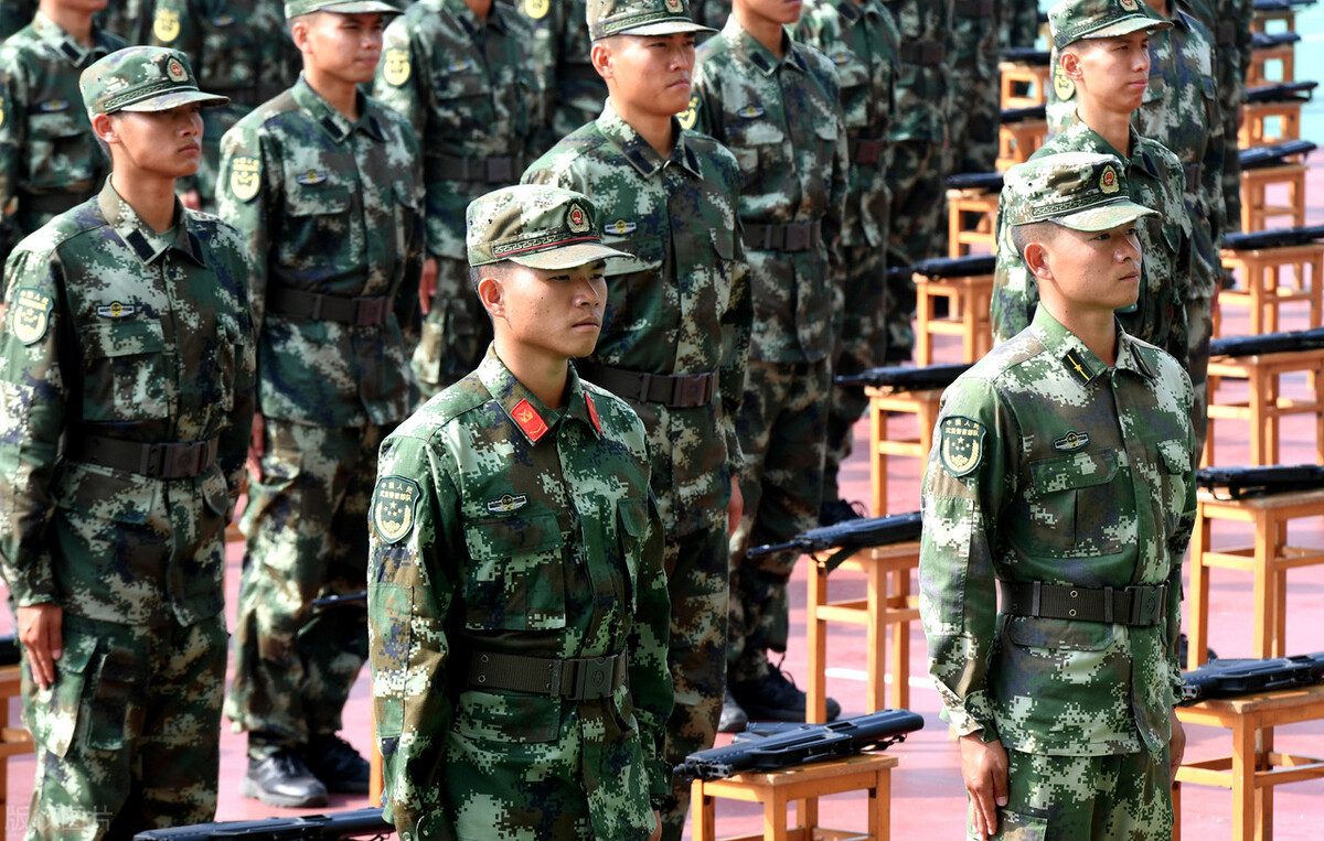 这样的画面让我流连：龙城飞将今犹在，利剑出鞘九州安