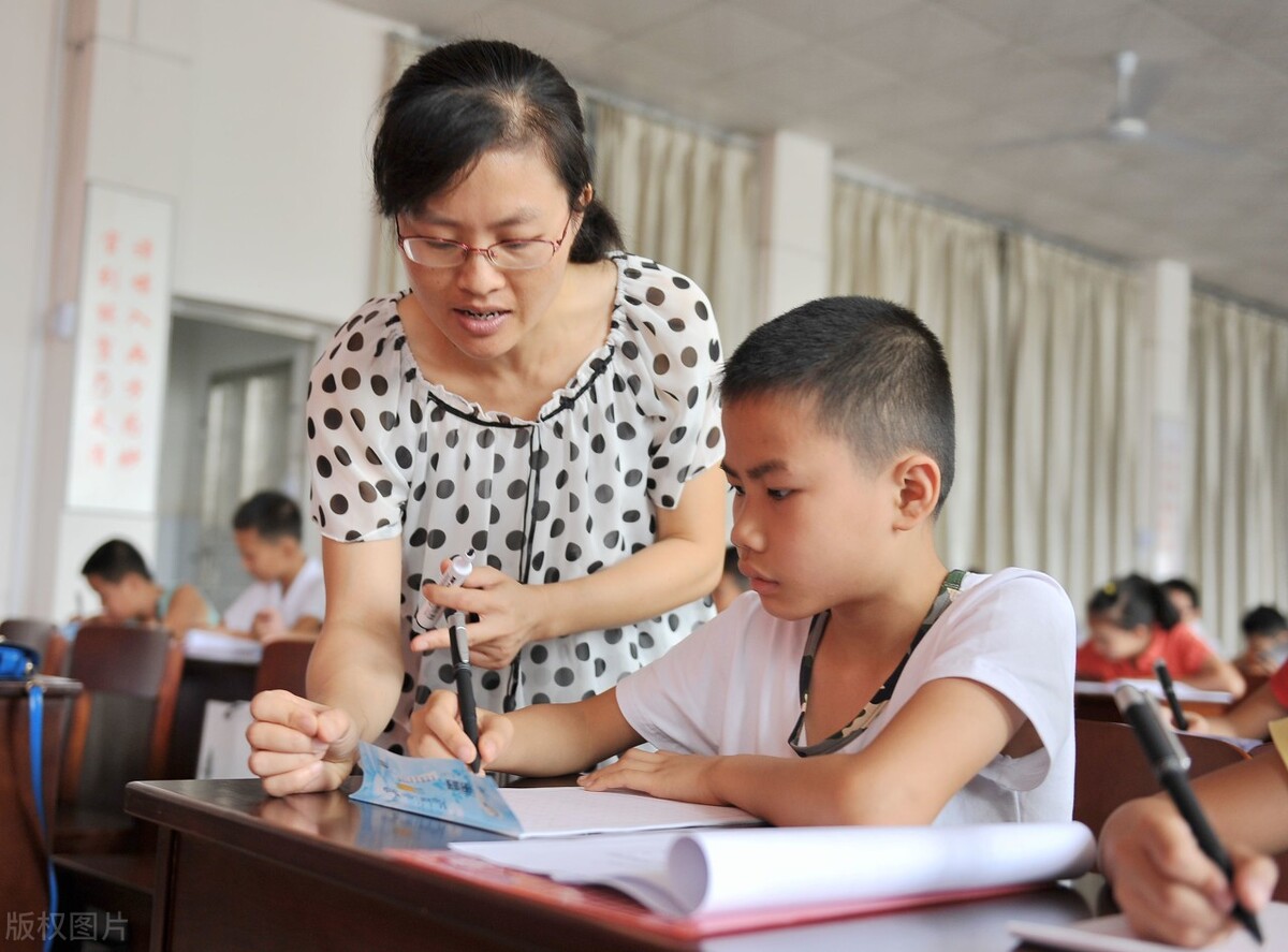 小学满分作文《我的好朋友》老师小帮手，我的好朋友