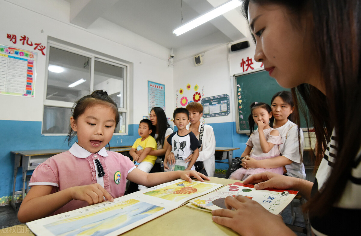 初中优秀作文《永久的沙漏》看见的沙漏，心中油然而生一份勇气