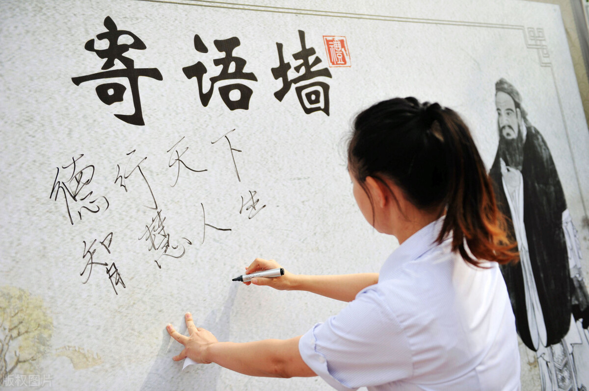 初中优秀作文《让路》善良和大度，铺出自信路