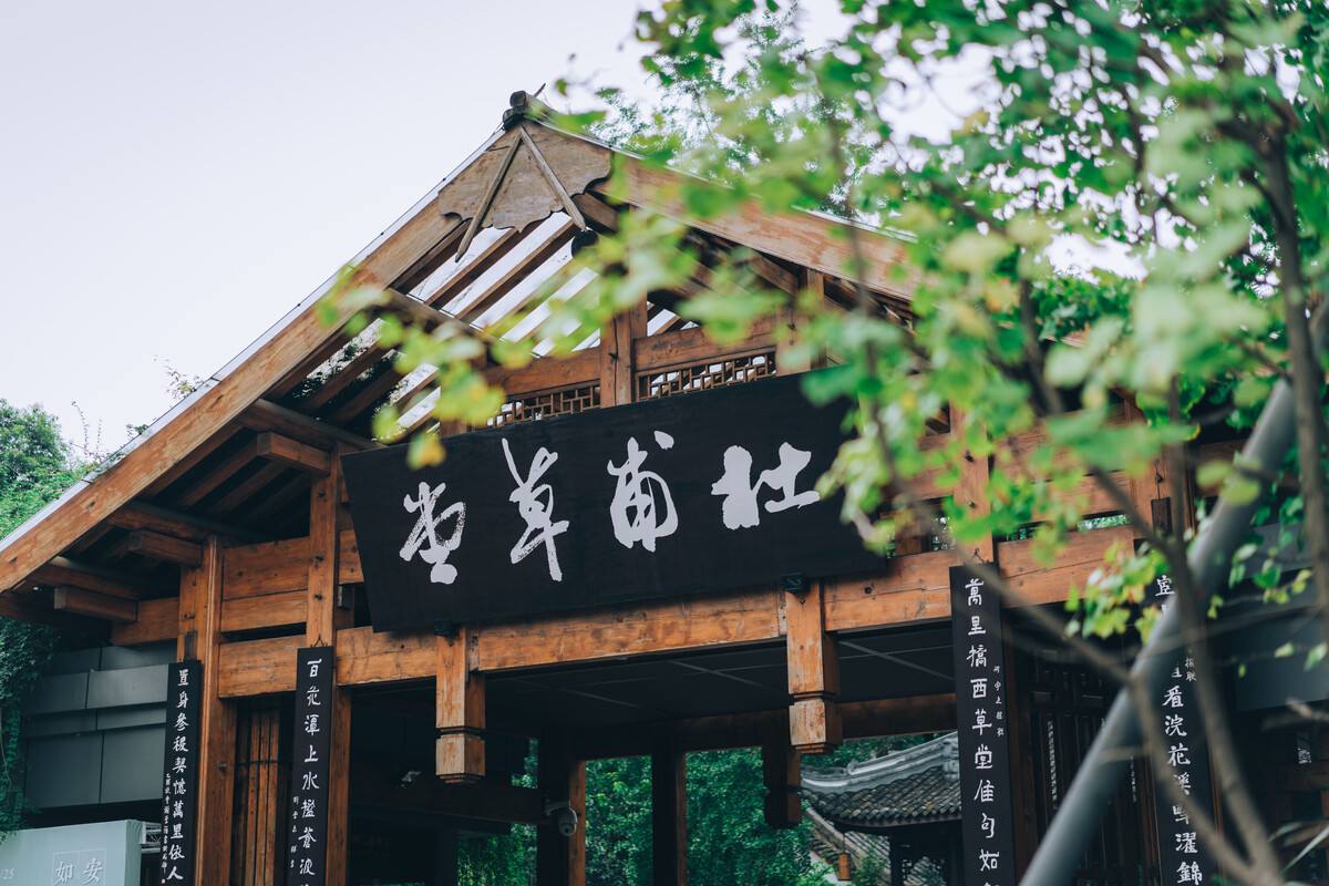 杜甫最著名的十首诗春夜喜雨（春夜喜雨是唐代诗人杜甫的生平第一快诗）