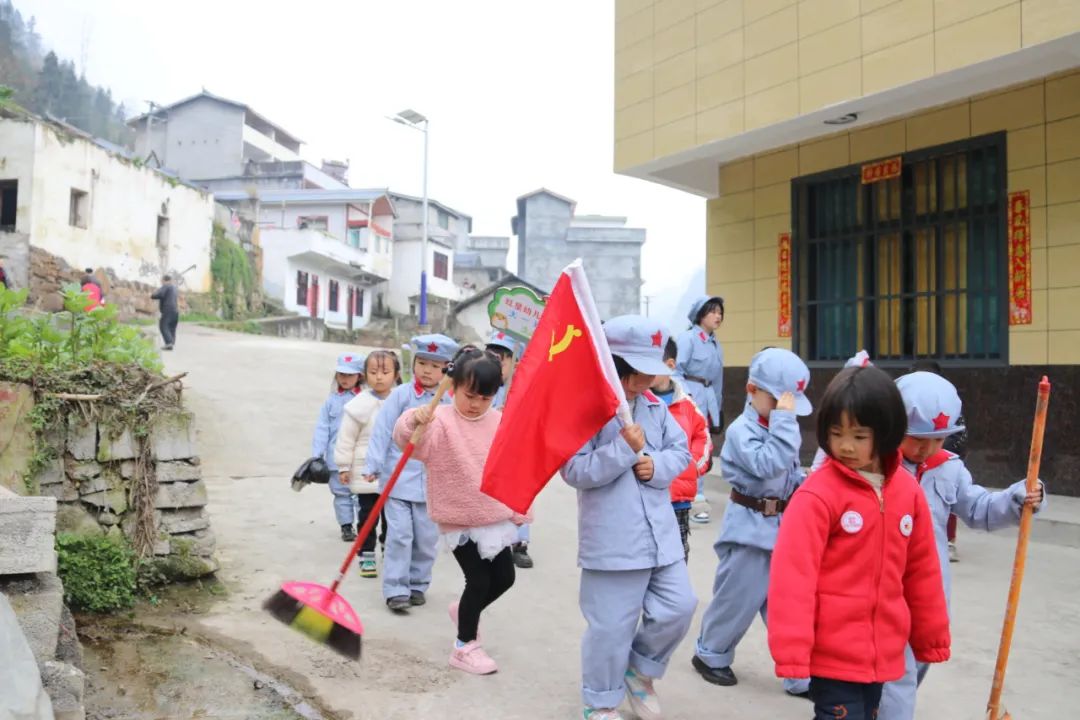 「3.5学雷锋日」我是小小志愿者，我为大家树榜样