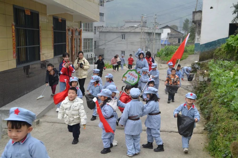 「3.5学雷锋日」我是小小志愿者，我为大家树榜样