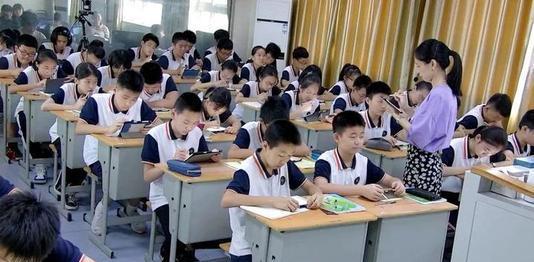 学校禁止教师使用扩音器（学校不允许老师用扩音器，合理吗）