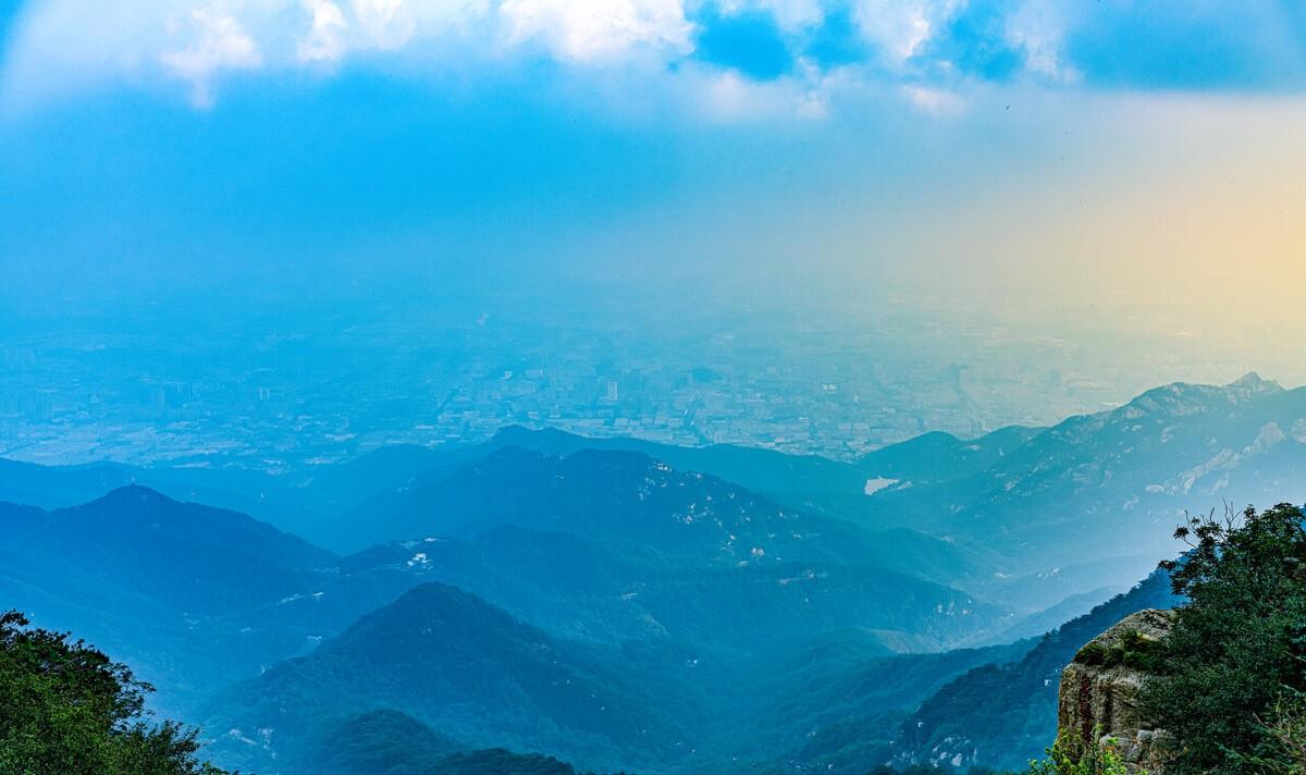 唐诗杜甫望岳的翻译（杜甫《望岳》翻译）