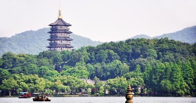 苏轼描写西湖雨过天晴的诗句是（苏轼写的雨中西湖的诗句）