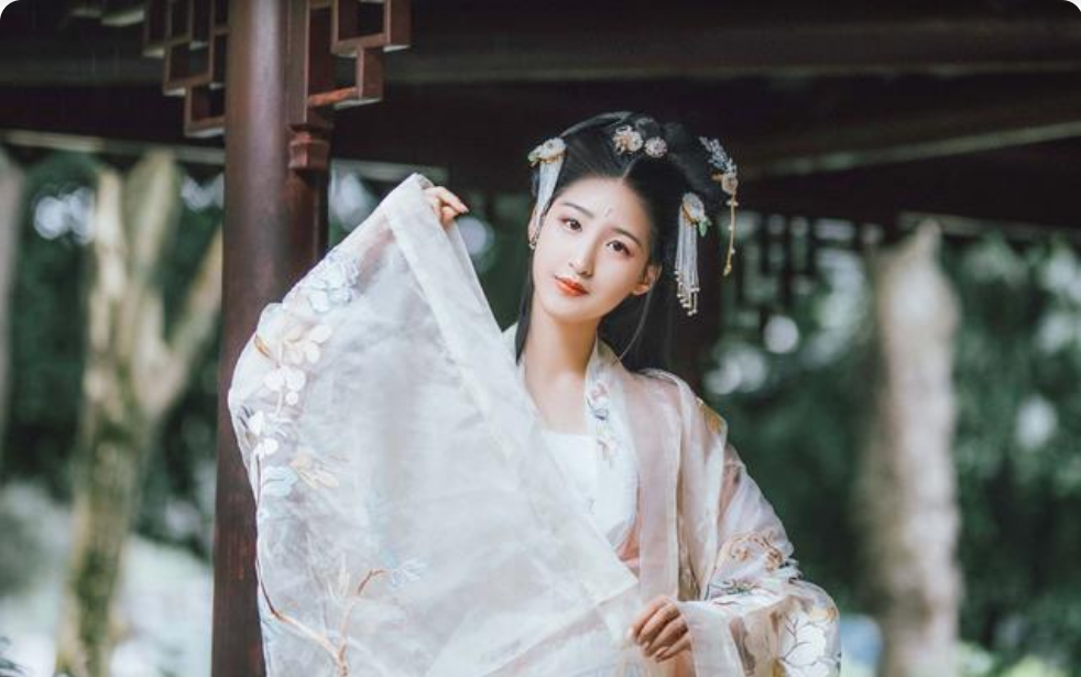 三八妇女节的一首诗（三八妇女节歌颂女性的诗句）