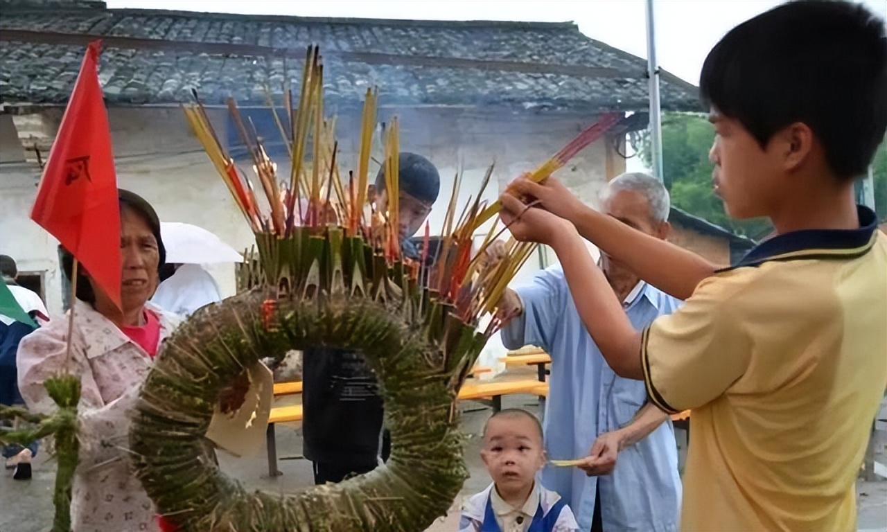 民间谚语：“不怕七月半的鬼，最怕端午节的水”，这水和鬼又是啥