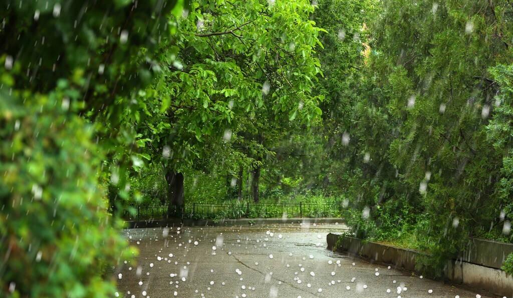 关于雨的治愈文案短句（有关于雨的文案）