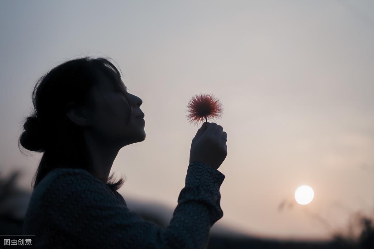 祝自己生日快乐的句子发朋友圈特别一点（祝自己生日快乐的一句话发朋友圈）