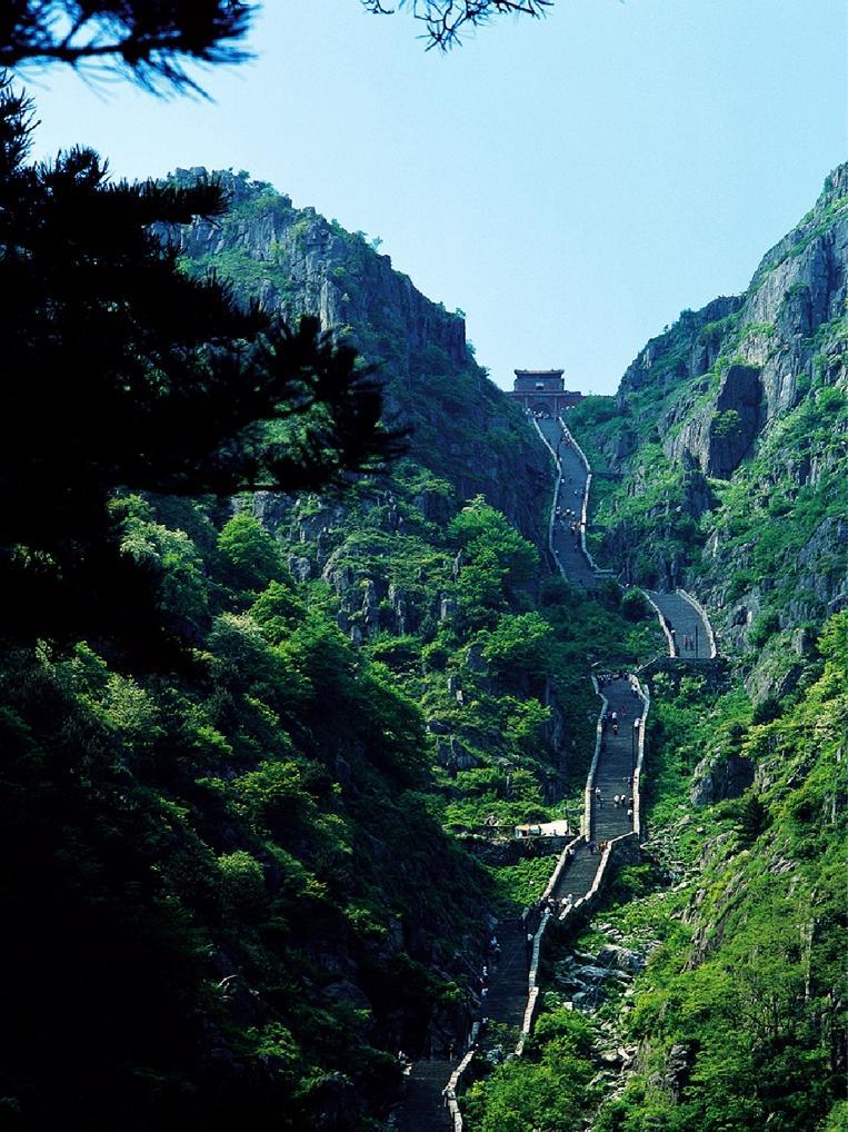 描写五岳之首泰山的诗句（望岳赏析）