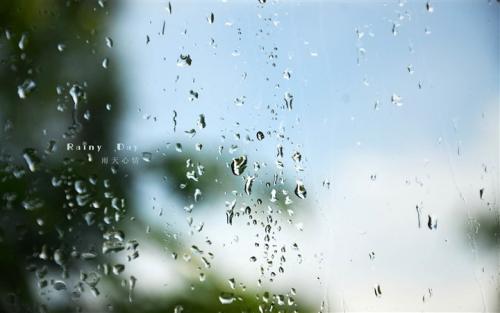 夜晚听雨睡不着的说说（深夜下雨睡不着的经典句子说说心情）