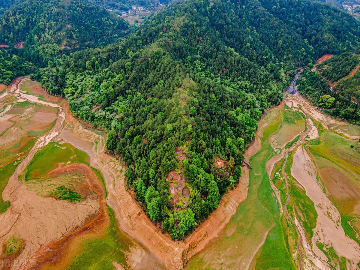 诗经《陟岵》：最早的军旅诗歌，征人遥望天空，思念家中父母亲人