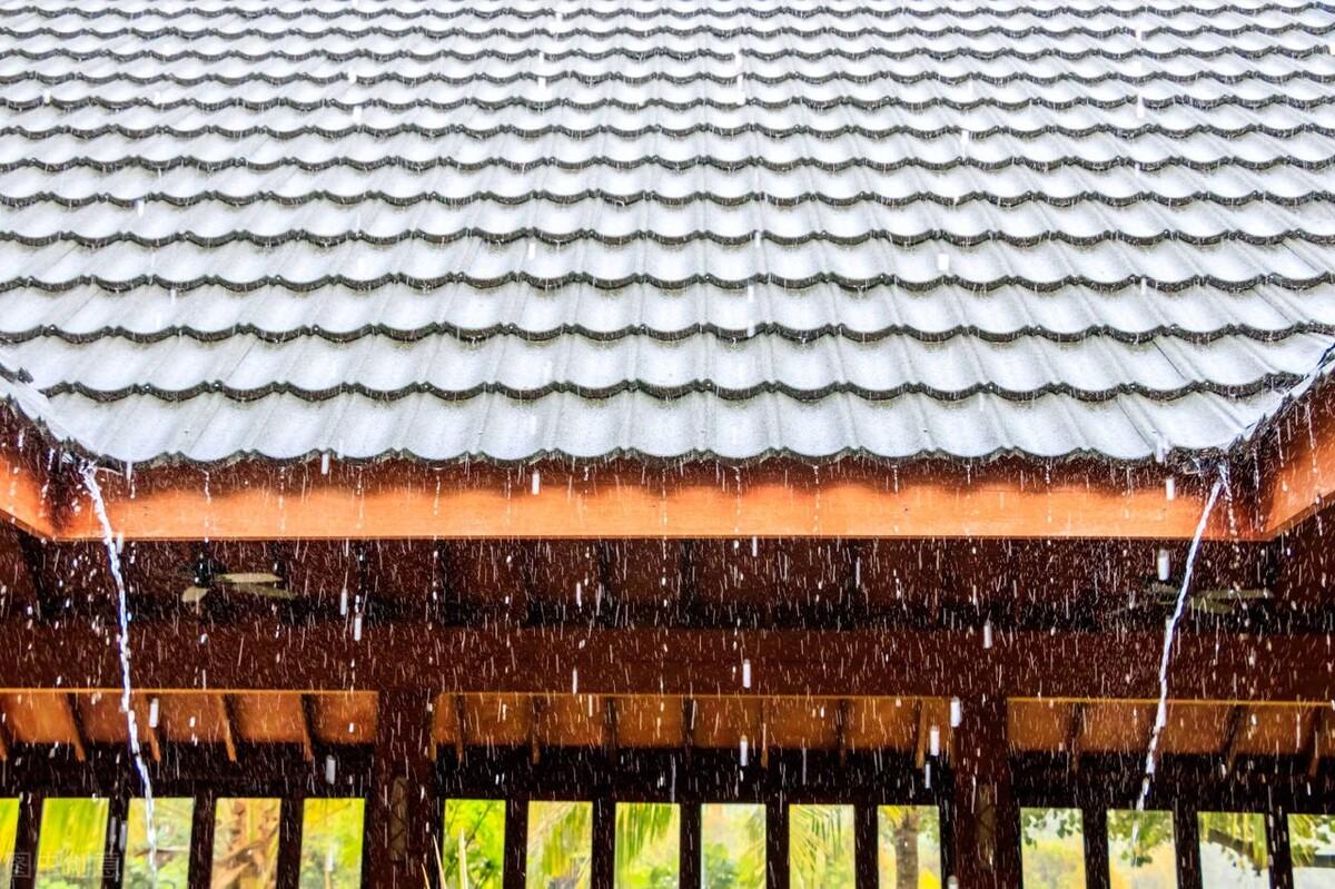 下雨的优美句子摘抄（关于下雨天的唯美诗句说说）