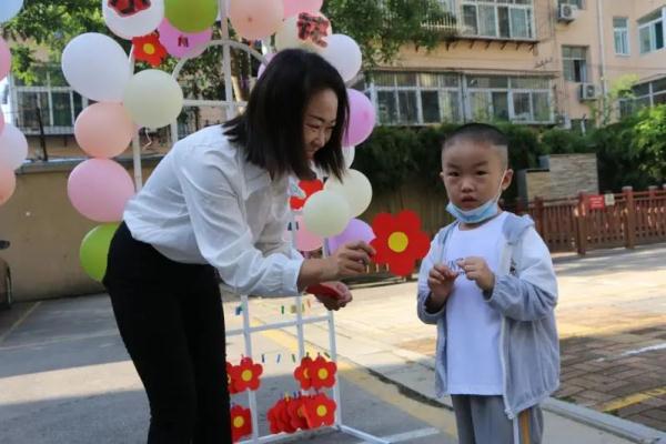 惊喜满满！开学第一天各学校“花式”迎接新生，太欢乐了