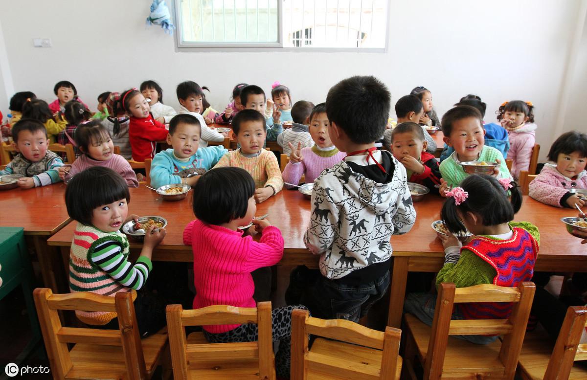 幼师十字格言励志（幼师教育箴言简短）