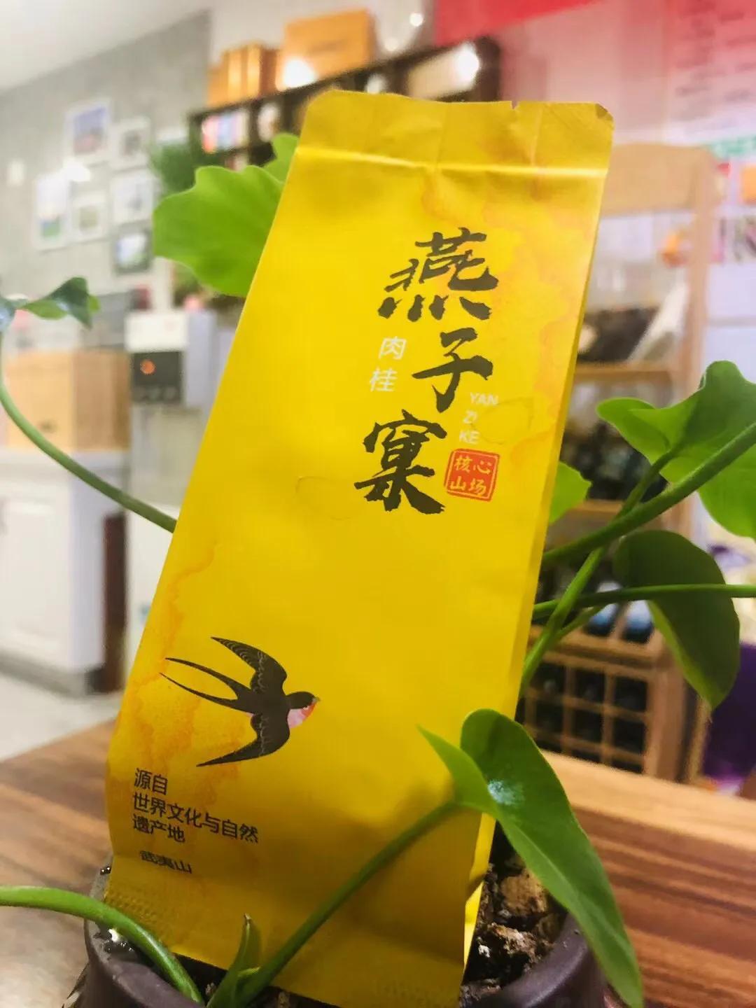 雨天喝茶发朋友圈的文案（下雨天喝茶文案）