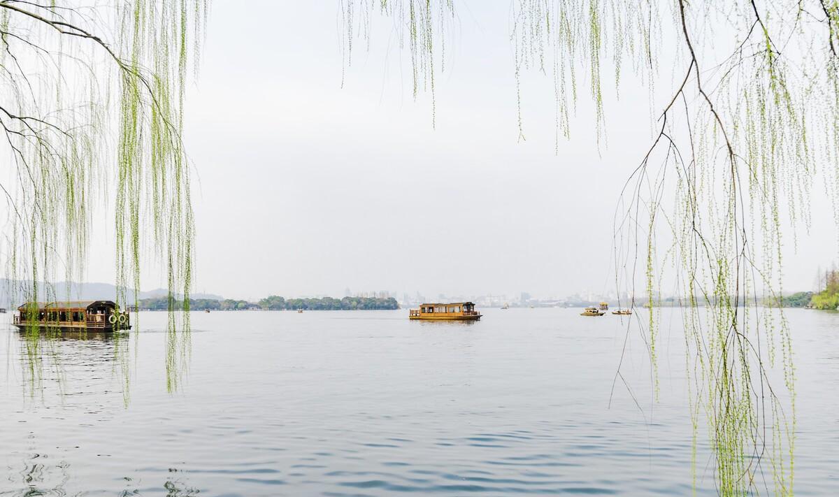 早春春水美诗五首：池色溶溶蓝染水，水色晴来嫩似烟