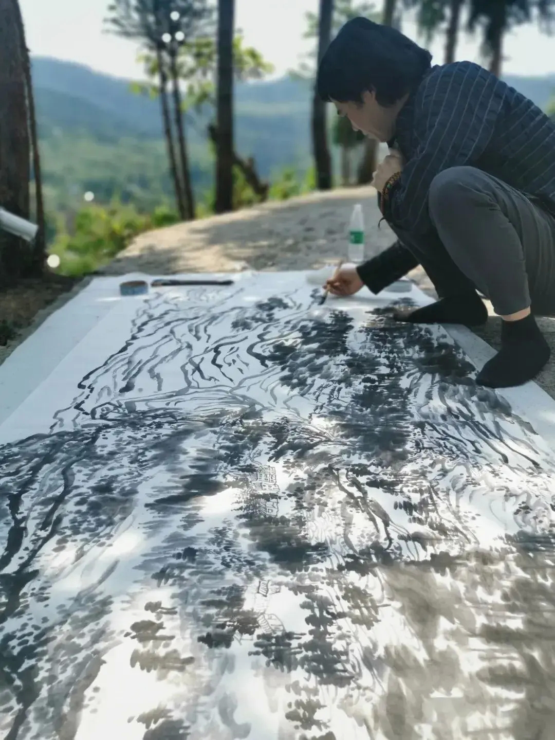 “边城”石子，山河间石粒般质朴坚韧