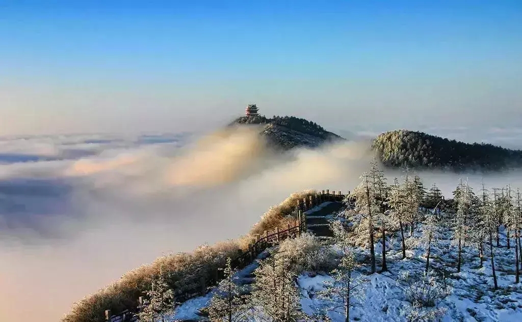 游走祖国大好河山的古诗（描绘了祖国大好山河的美丽风光的诗句）