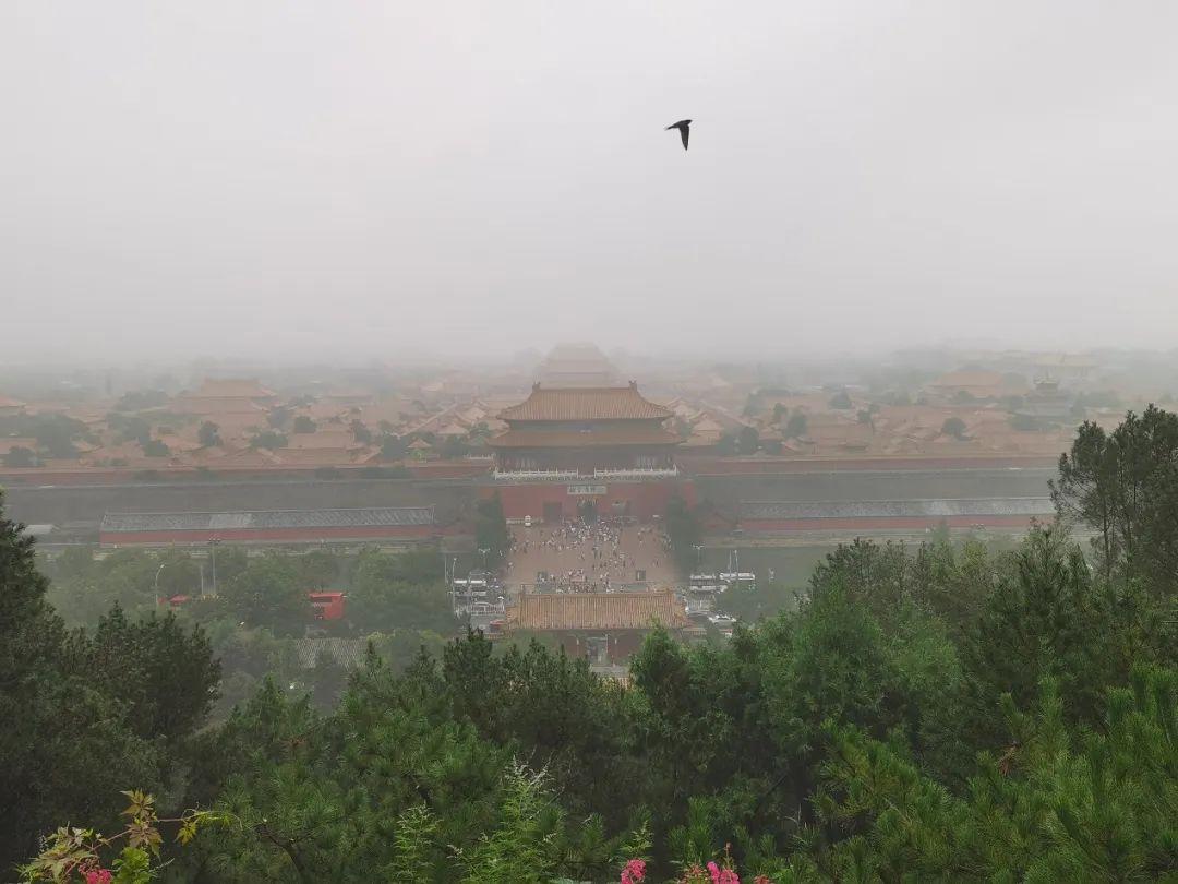 雨中故宫诗句（故宫雨景诗词）