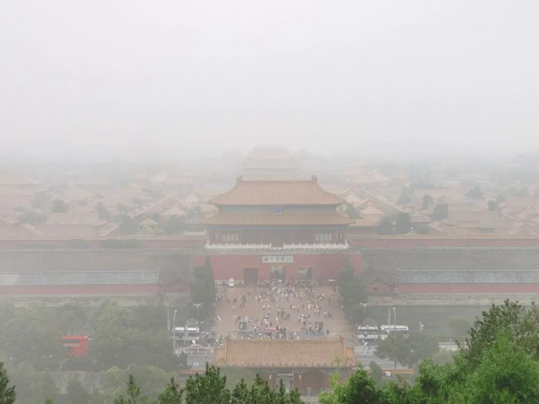 雨中故宫诗句（故宫雨景诗词）