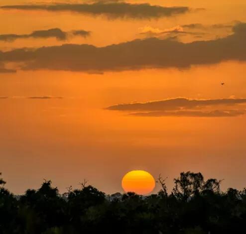 形容夕阳美景的文案（夕阳的句子唯美文案）