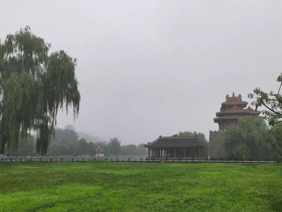 雨中故宫诗句（故宫雨景诗词）