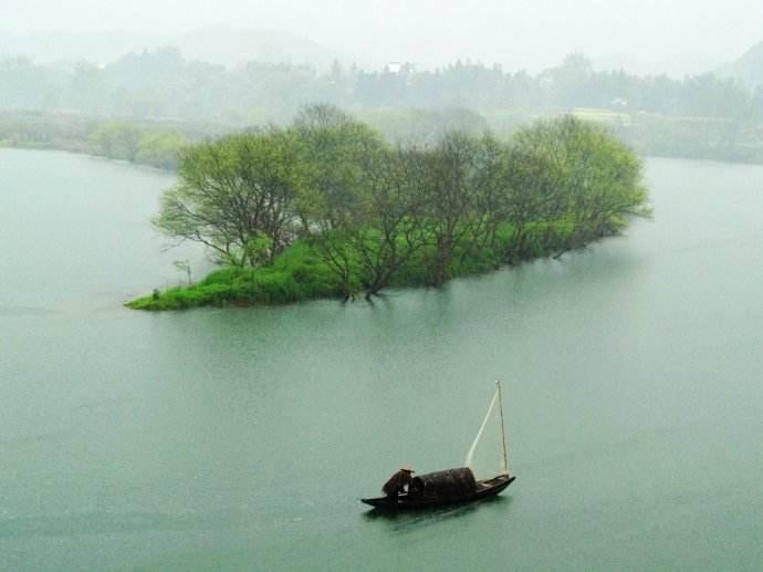 我们最熟悉的唐词：西塞山前白鹭飞，桃花流水鳜鱼肥