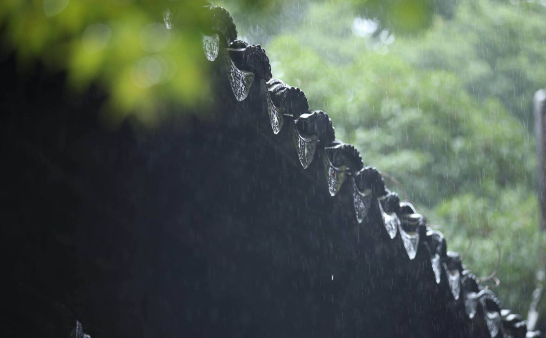 静听秋雨意境很美的诗句（秋日听雨,让下雨天美到心醉! 品读好诗词）