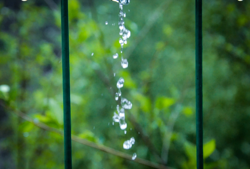 形容夏天滂沱大雨的诗句（描述大雨磅礴的诗句）