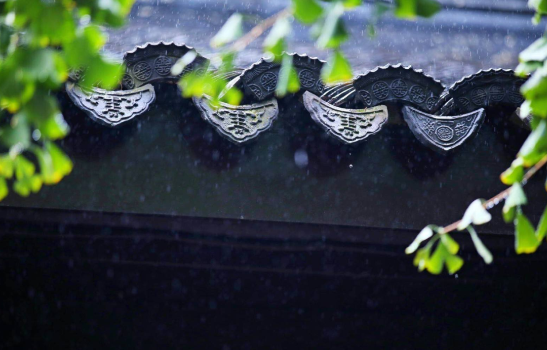 静听秋雨意境很美的诗句（秋日听雨,让下雨天美到心醉! 品读好诗词）