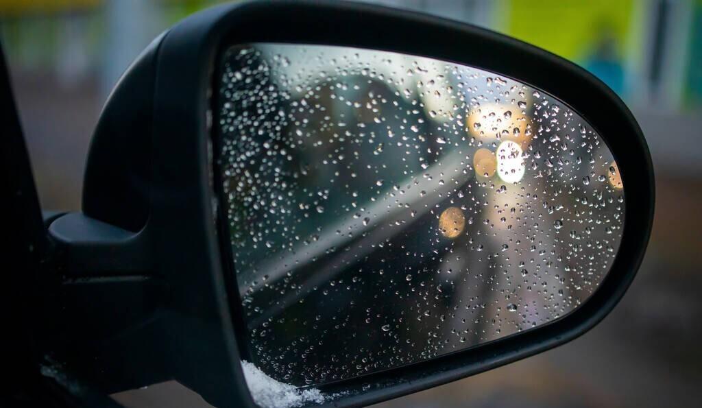 适合下雨天发的伤感说说（适合雨夜发的伤感句子）