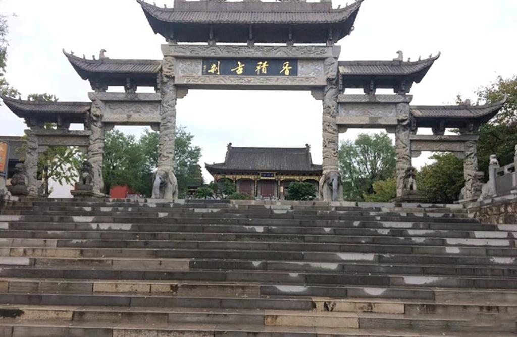 在西安除了广仁寺，更值得来香积寺，唐代著名诗人王维写诗赞扬