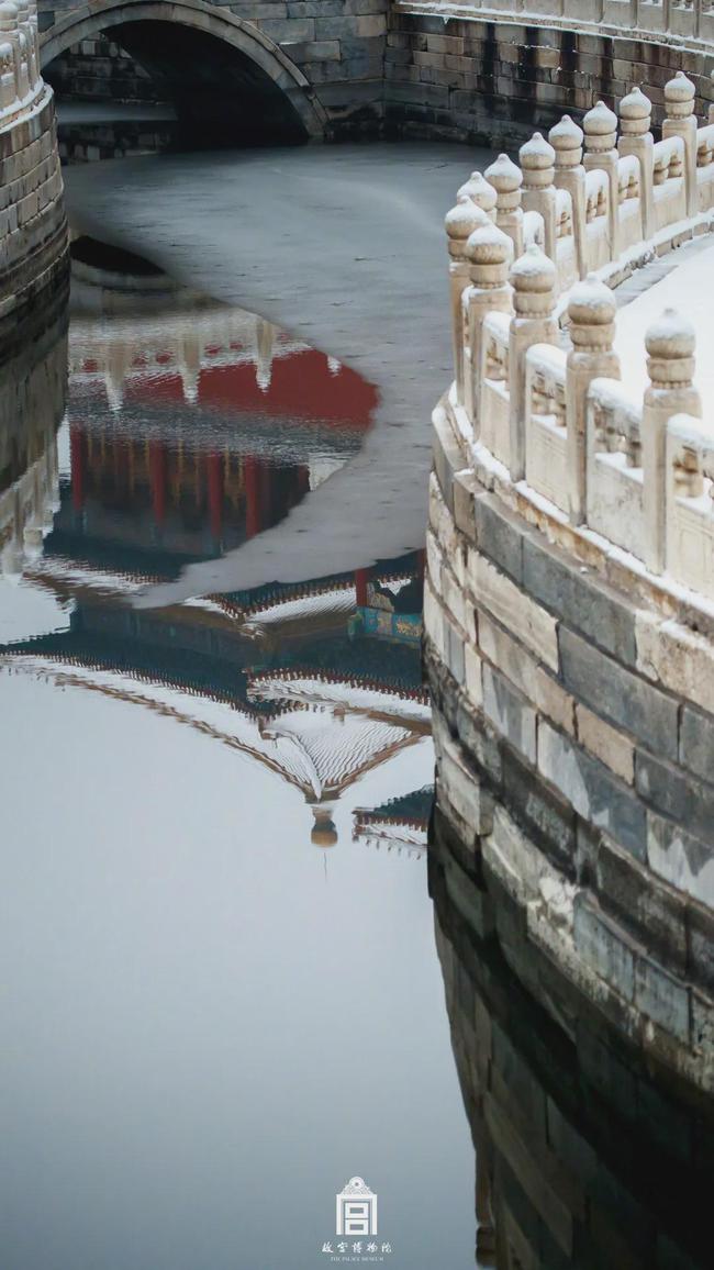 一场故宫雪,梦回紫禁城（北京初雪故宫变回紫禁城 白雪与红墙交相辉映）